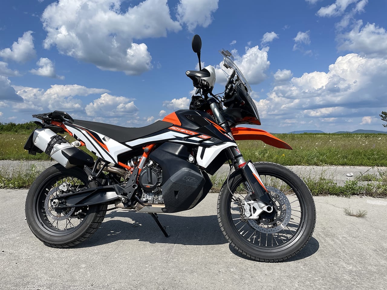Bridgestone AT41 tire review 1 KTM 890 Adventure R on side stand with Bridgestone AT41 tires